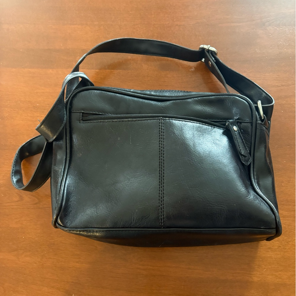 Elegant Black Leather Messenger Bag